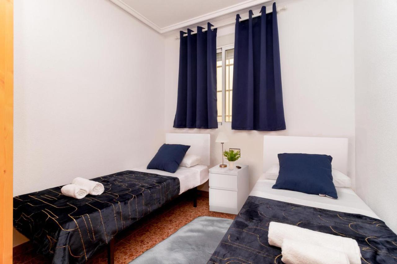 Apartamentos Villa Madrid Torrevieja Bagian luar foto
