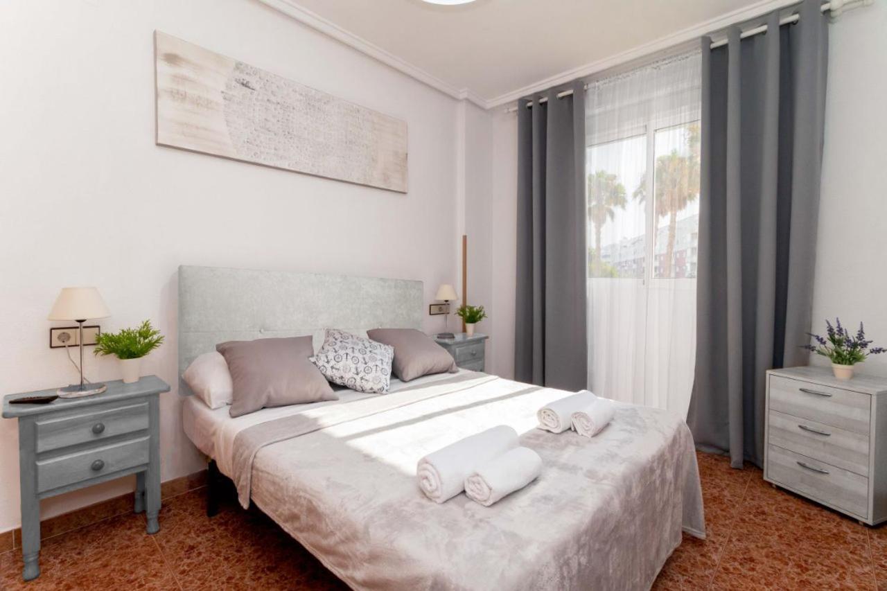 Apartamentos Villa Madrid Torrevieja Bagian luar foto