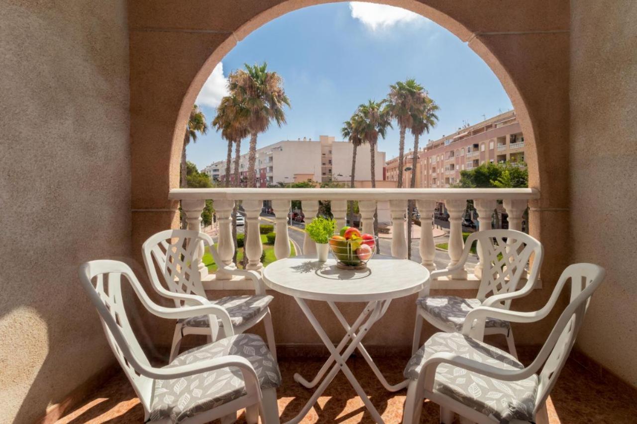 Apartamentos Villa Madrid Torrevieja Bagian luar foto