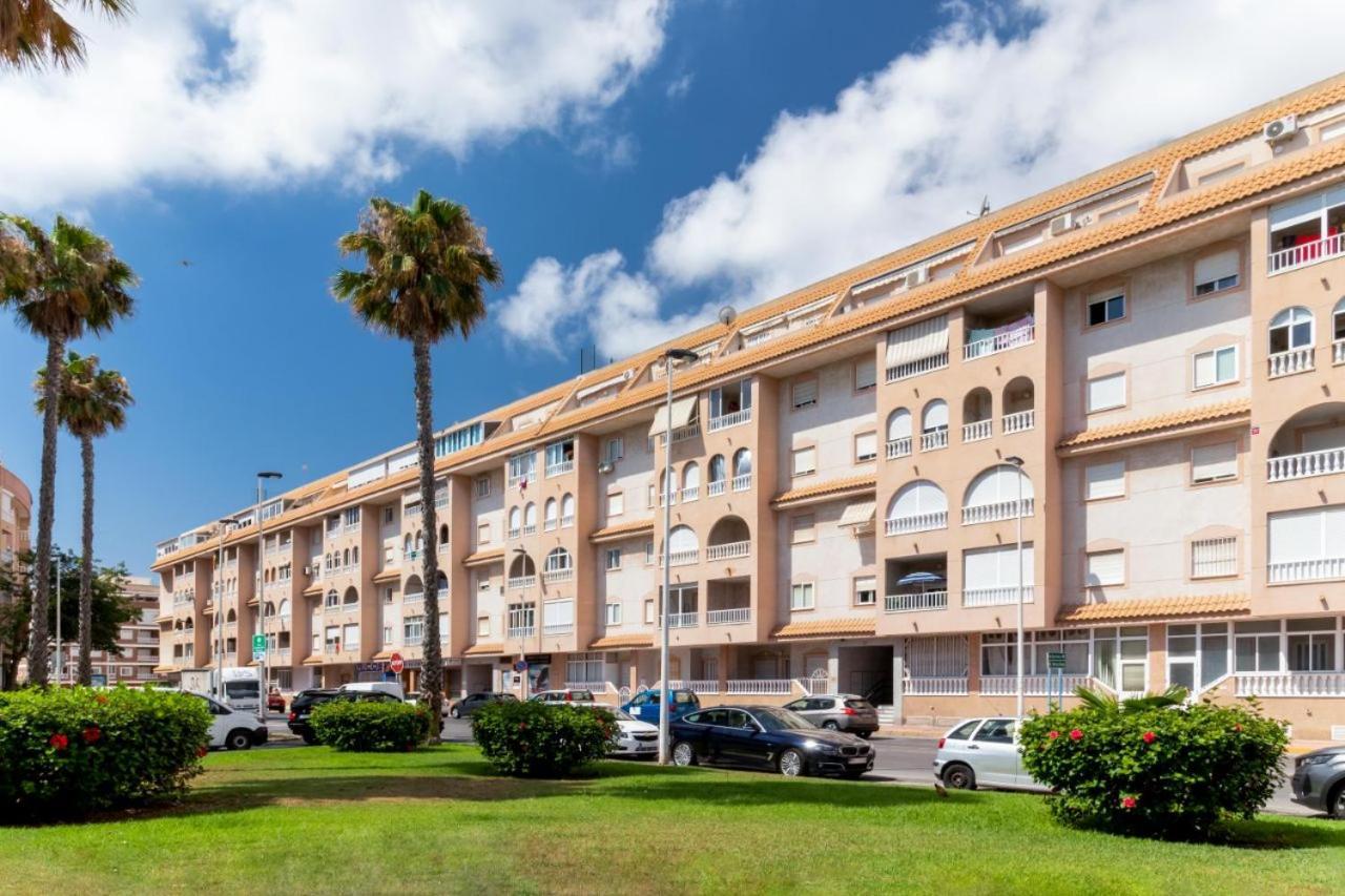 Apartamentos Villa Madrid Torrevieja Bagian luar foto